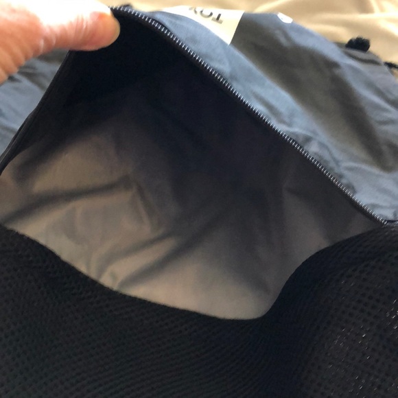 🎁 Free with purchase!! Drawstring Backpack - Picture 2 of 4